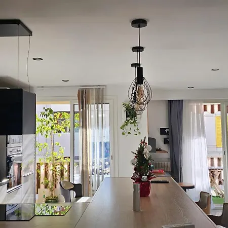 Moderne à Nice, 50 M² Avec Balcon Nice