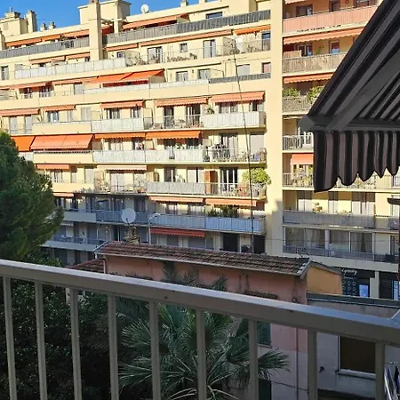 Moderne à Nice, 50 M² Avec Balcon Appartement