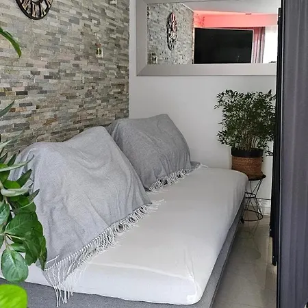 Moderne à Nice, 50 M² Avec Balcon Nice