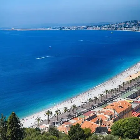 Moderne à Nice, 50 M² Avec Balcon